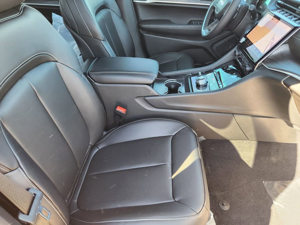 New 2025 Jeep Grand Cherokee L Limited image 10