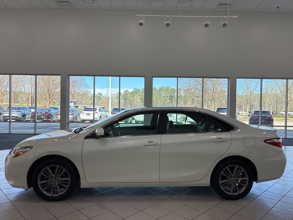 Used 2017 Toyota Camry SE w/ Moonroof Package image 6