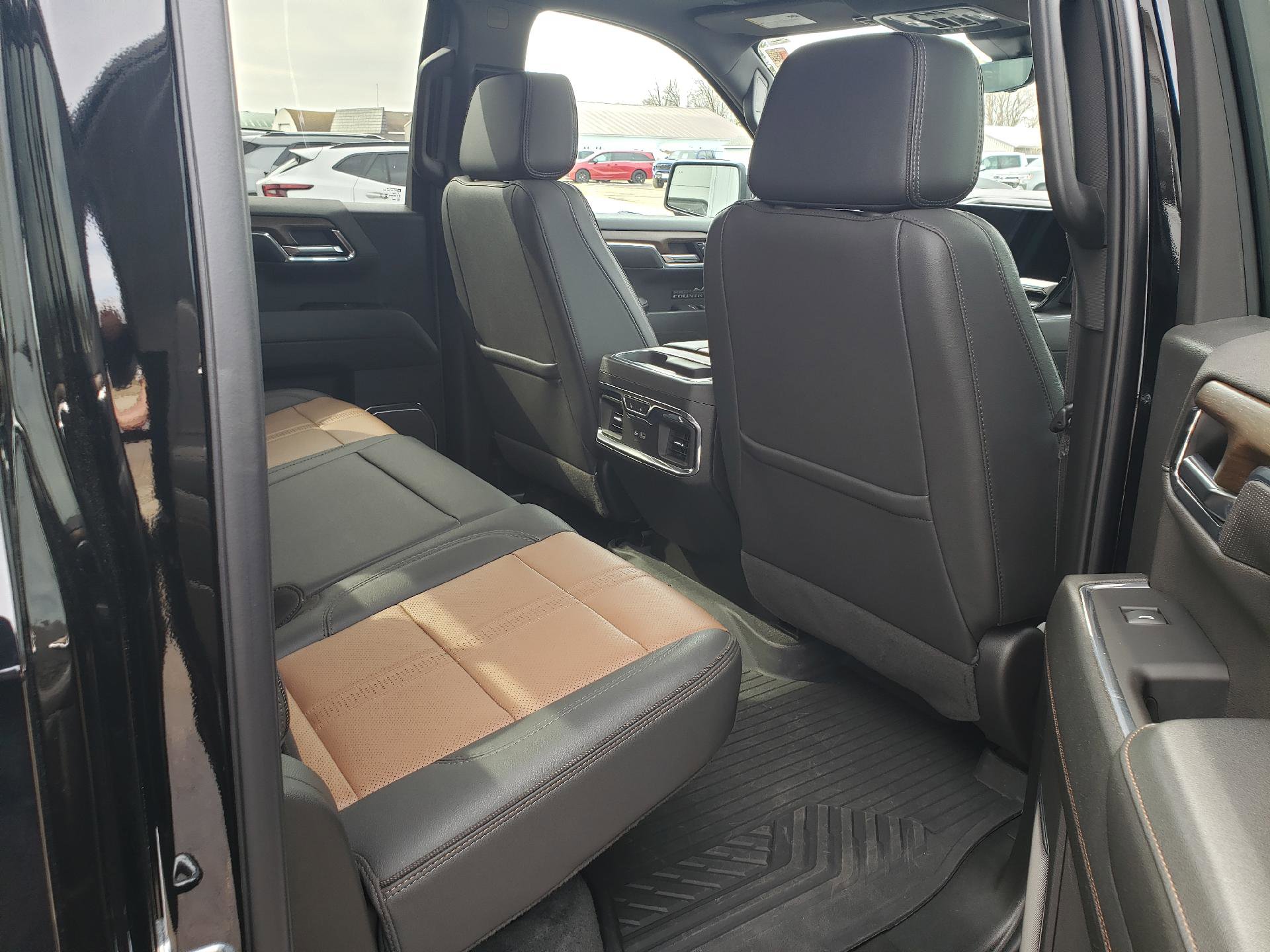 Used 2024 Chevrolet Silverado 1500 High Country w/ Technology Package AWD/4WD image 11