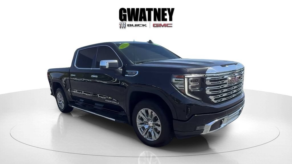 Used 2023 GMC Sierra 1500 Denali w/ Technology Package AWD/4WD image 3