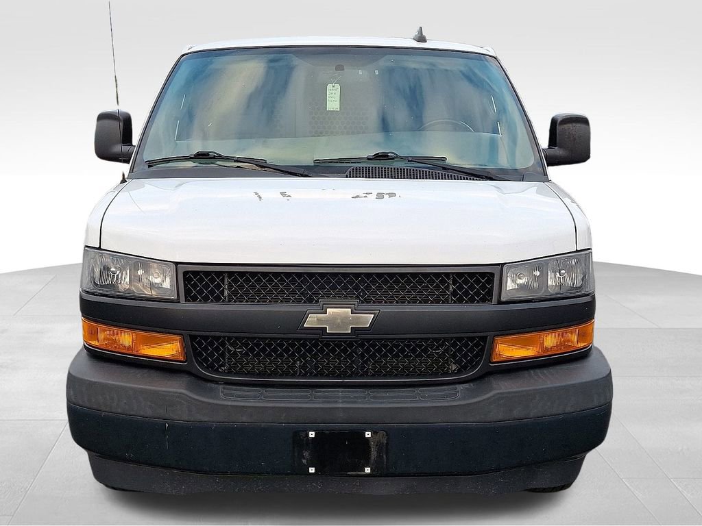 Used 2018 Chevrolet Express 3500 w/ Driver Convenience Package image 2