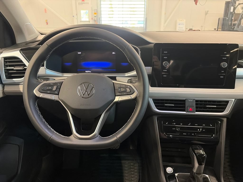 Used 2025 Volkswagen Taos SE w/ Panoramic Sunroof Package AWD/4WD image 13