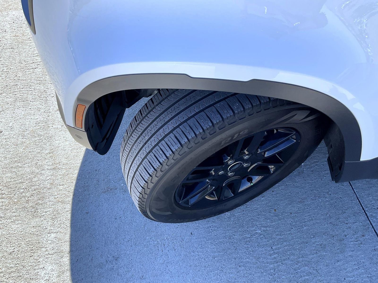 Used 2023 Land Rover Defender 130 SE image 25