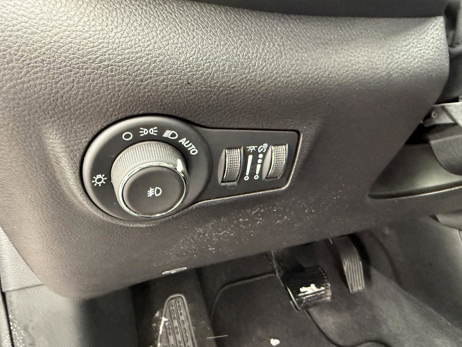 Used 2025 Jeep Compass Limited AWD/4WD image 18