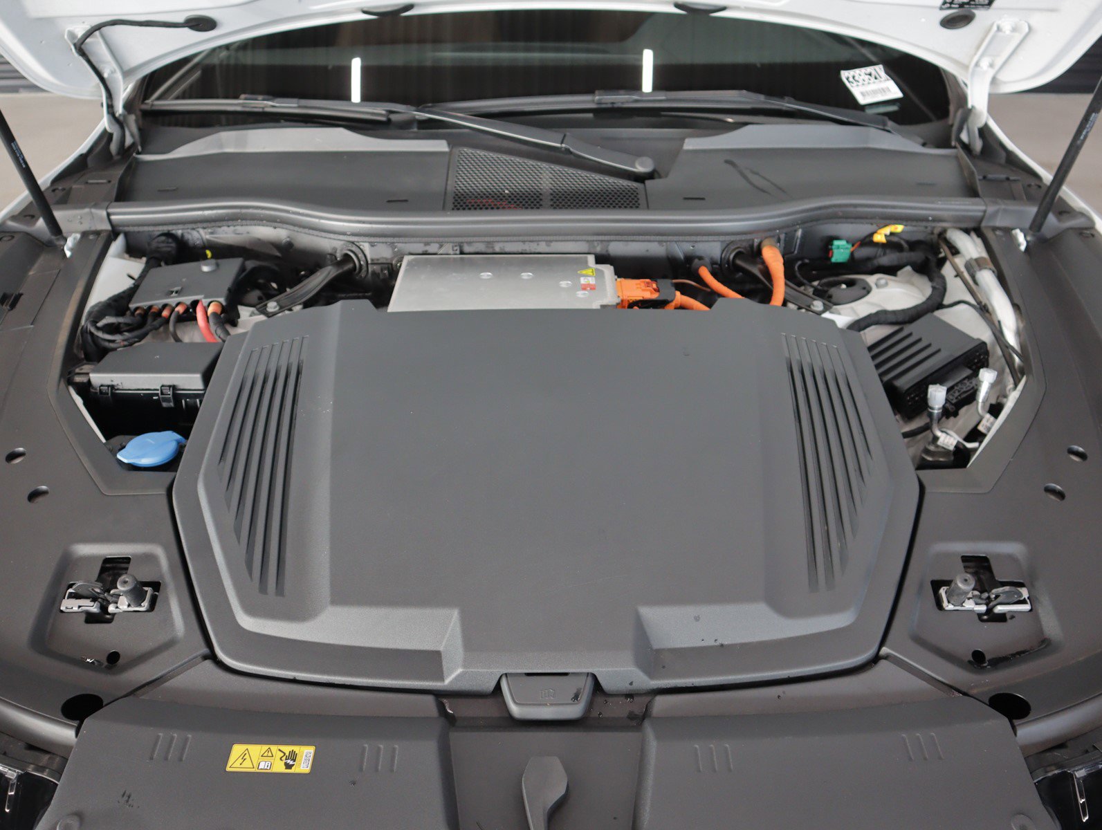 Used 2024 Audi Q8 e-tron Premium Plus image 4