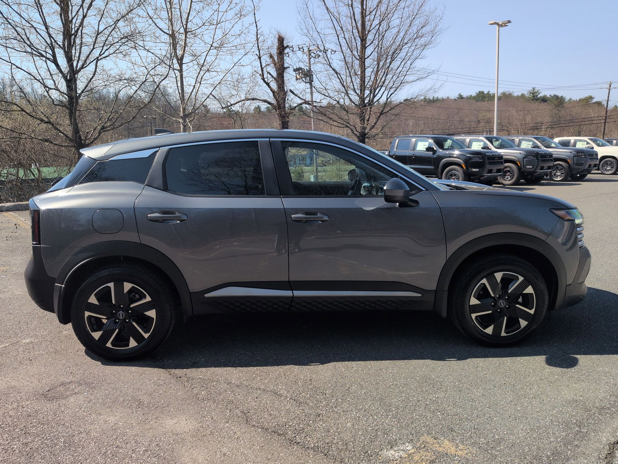 Used 2025 Nissan Kicks SV image 4