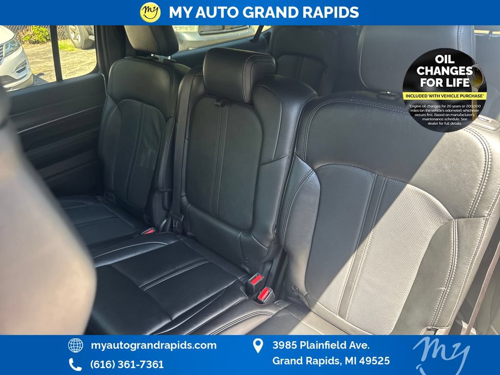 Used 2024 Jeep Wagoneer L Series II w/ Flexible Seating Group AWD/4WD image 28
