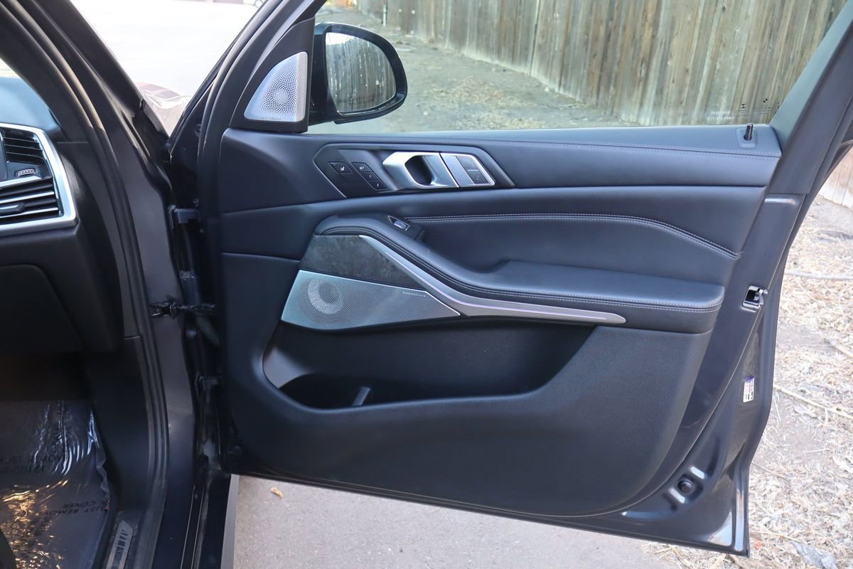 Used 2020 BMW X7 M50i w/ Dynamic Handling Package image 27