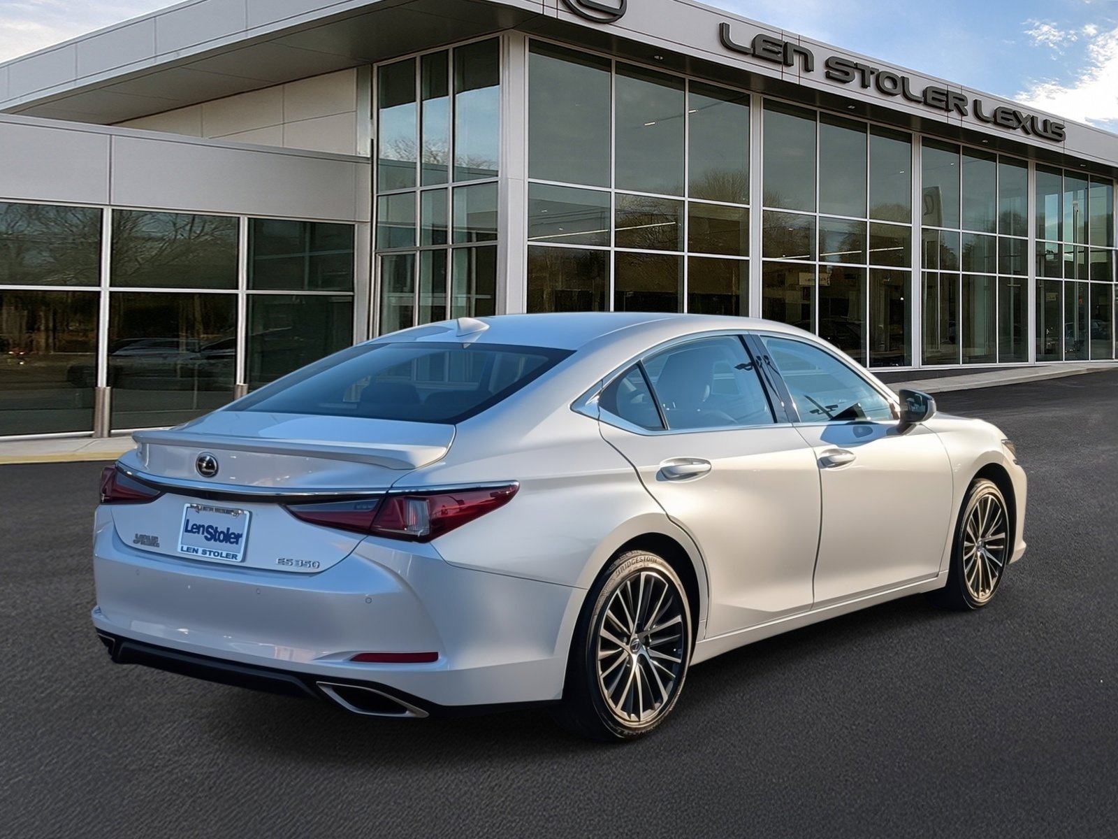 Certified 2023 Lexus ES 350 w/ Premium Package image 3