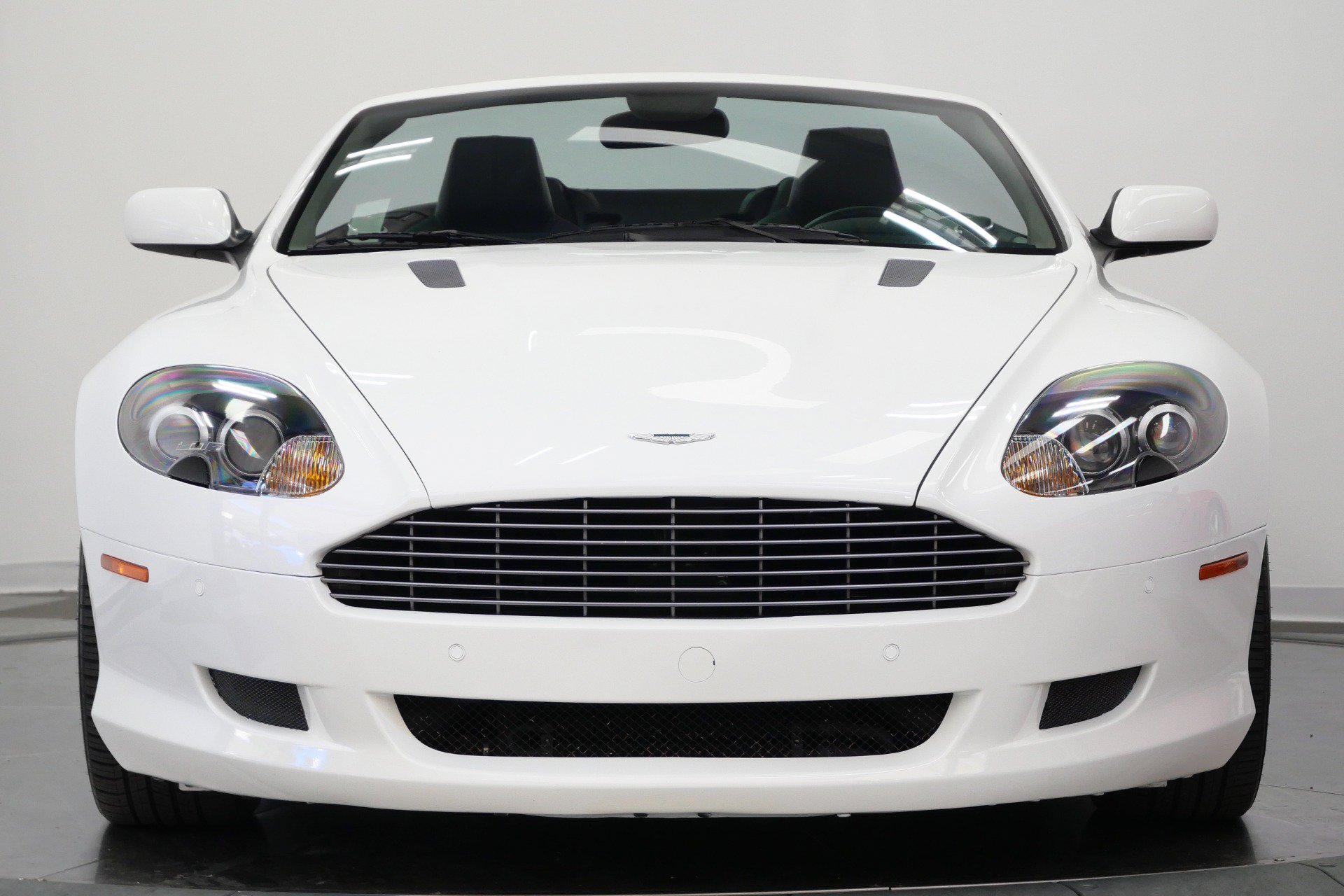Used 2008 Aston Martin DB9 Volante RWD image 4