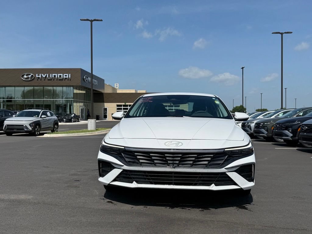Certified 2024 Hyundai Elantra SEL FWD image 2