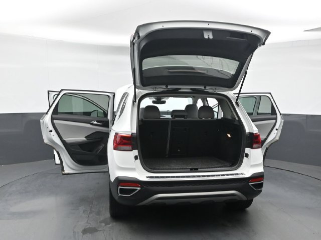 Used 2022 Volkswagen Taos SE w/ Panoramic Sunroof Package AWD/4WD image 45