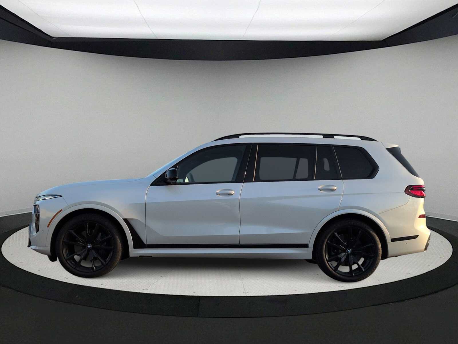 Used 2024 BMW X7 M60i w/ Executive Package AWD/4WD image 5