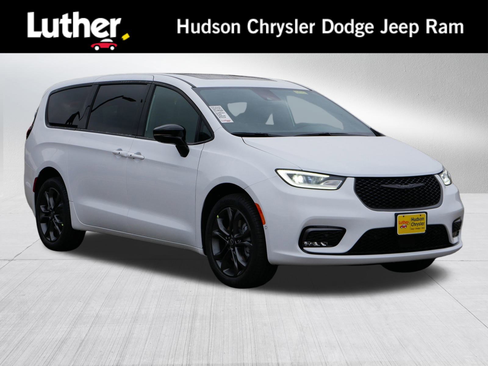 New 2026 Chrysler Pacifica Select