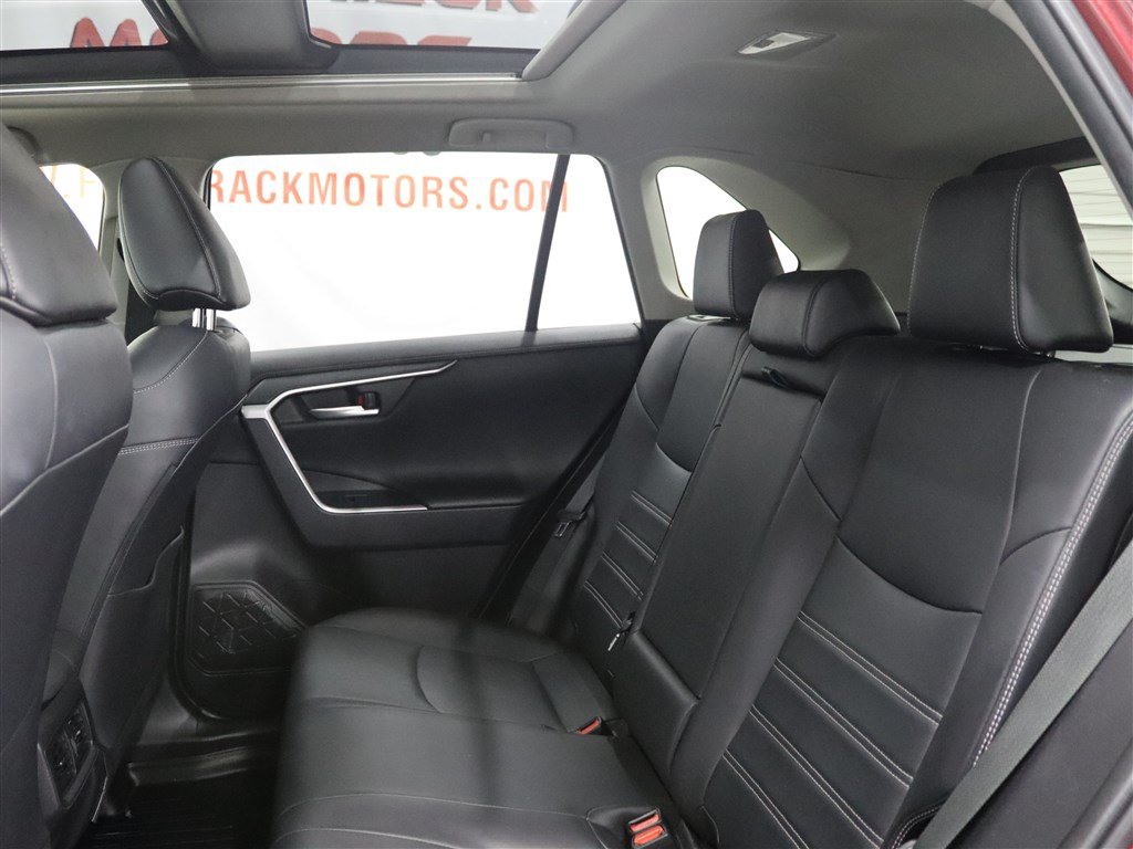 Used 2019 Toyota RAV4 Limited AWD/4WD image 16