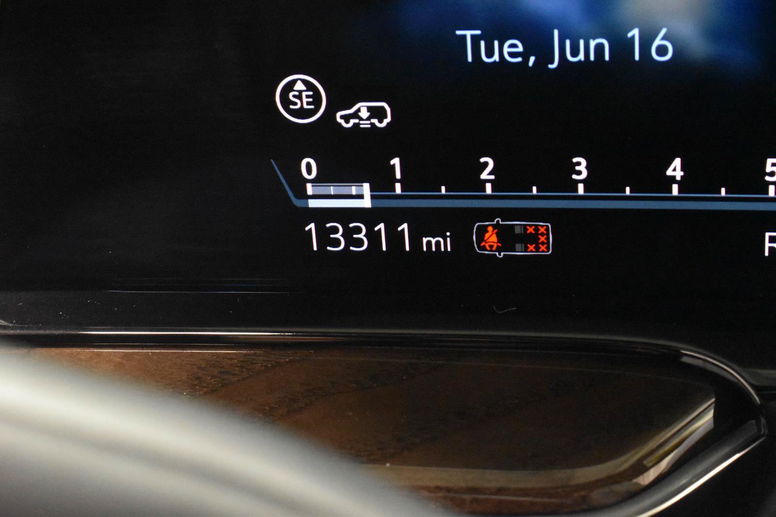 Certified 2023 Cadillac Escalade Premium Luxury Platinum w/ LPO, Floor Liner Package AWD/4WD image 22