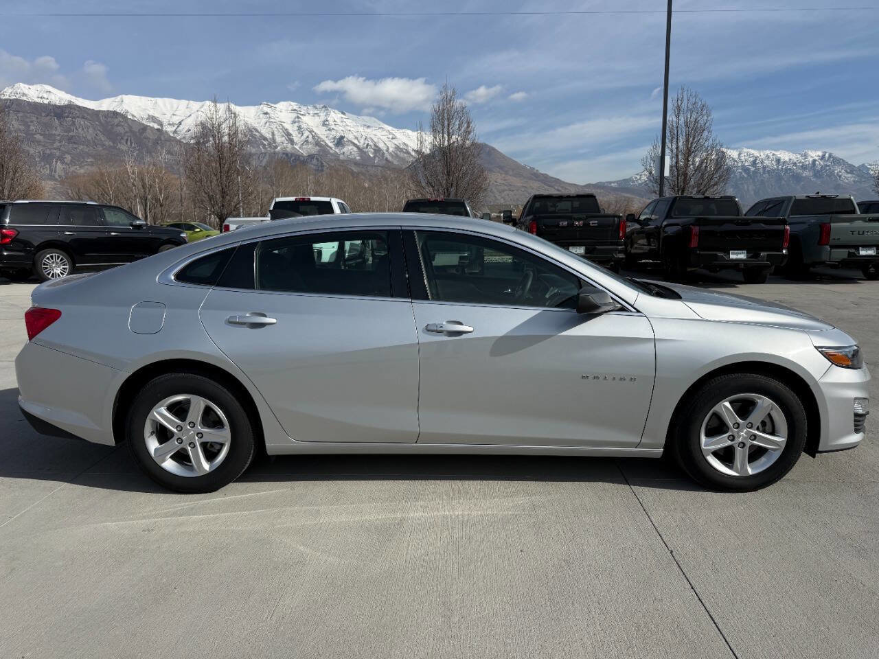 Used 2019 Chevrolet Malibu LS image 2