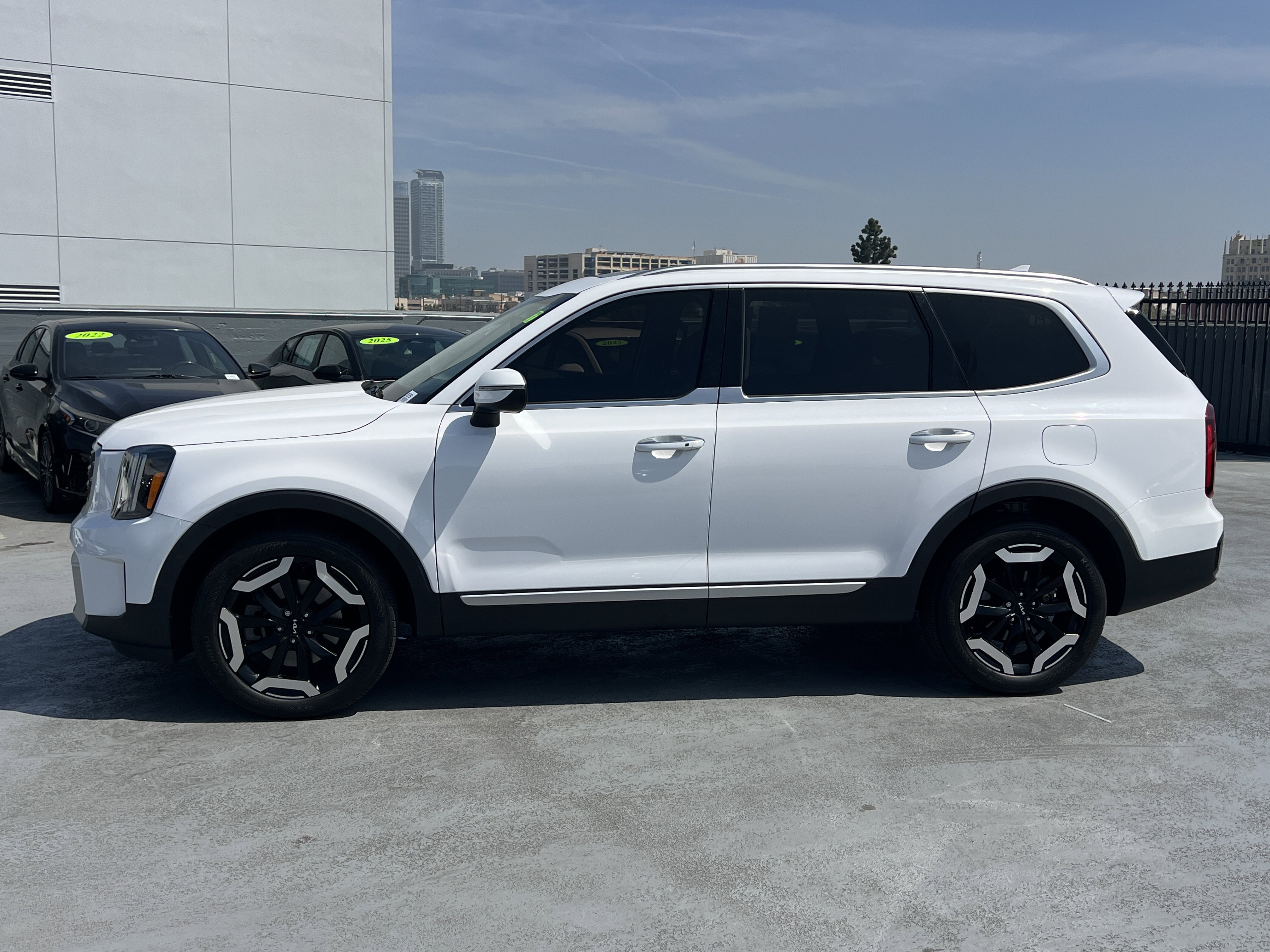 Certified 2023 Kia Telluride S w/ S Sunroof Package image 3