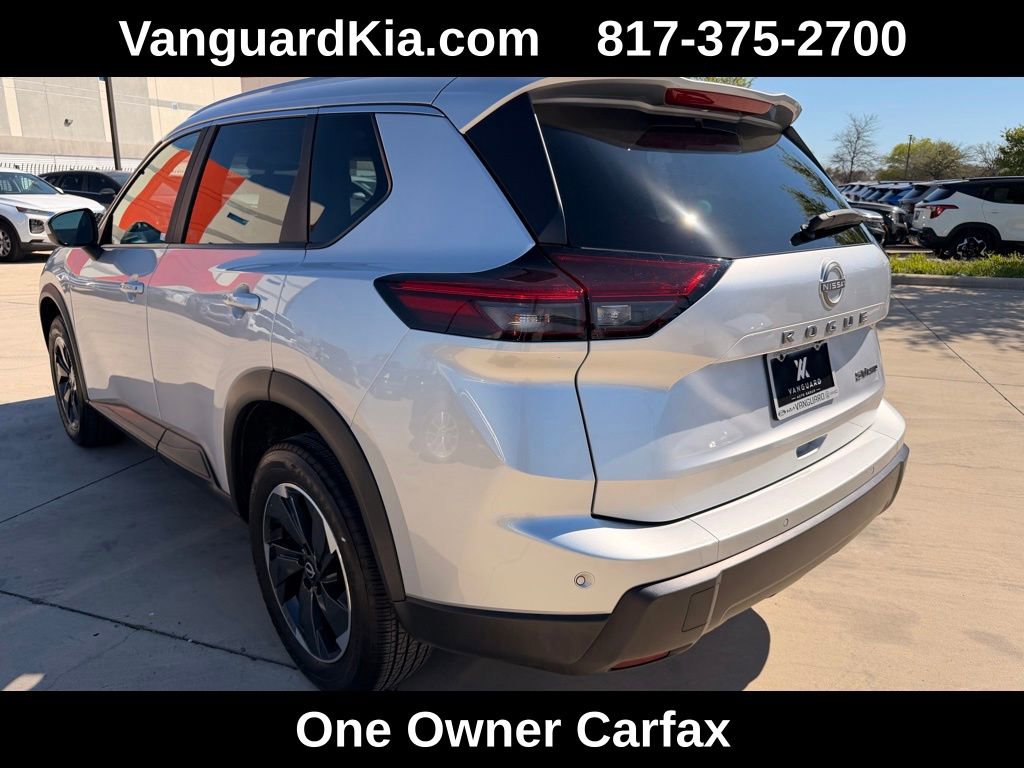 Used 2024 Nissan Rogue SV w/ SV Premium Package image 2