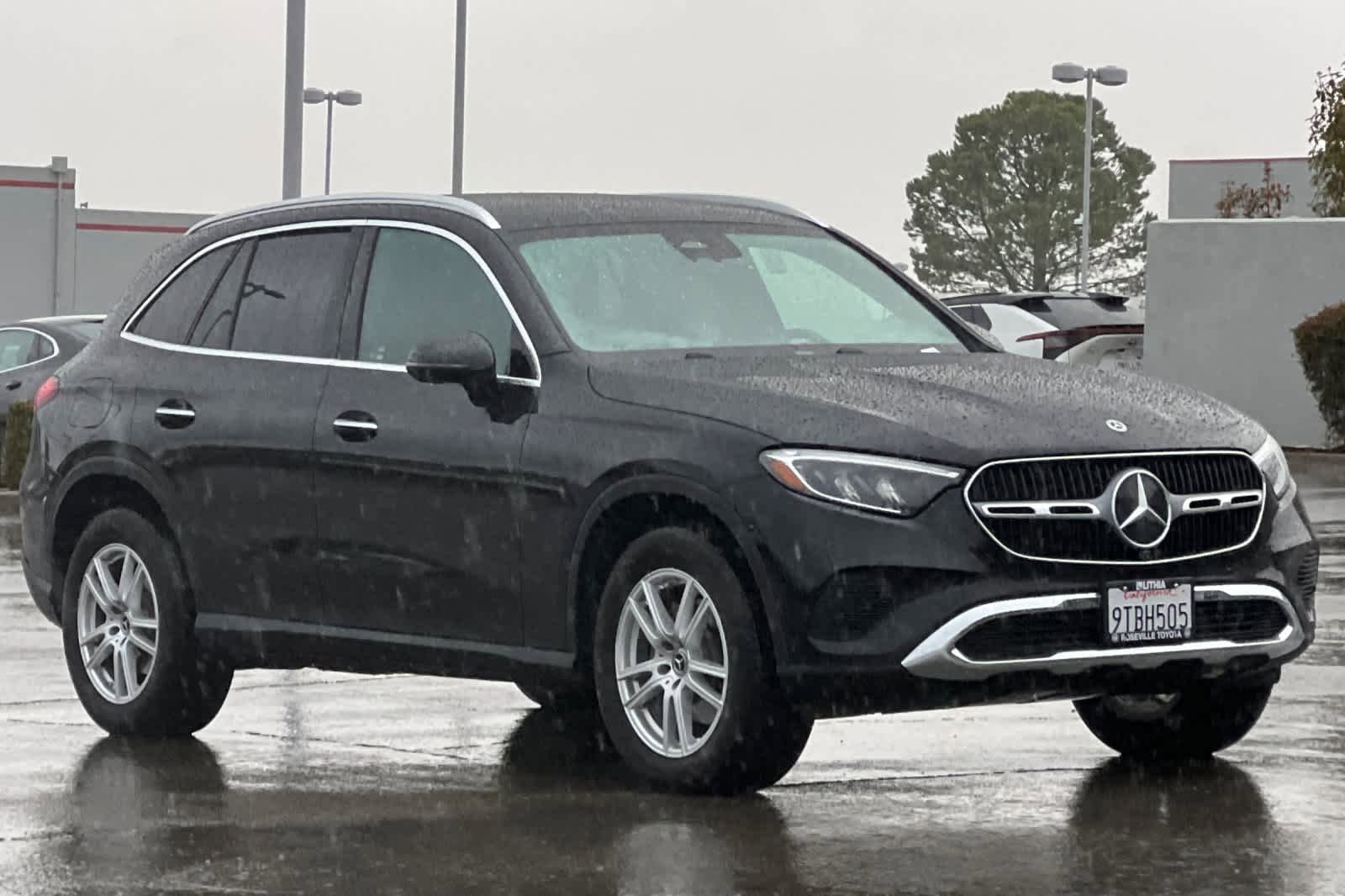 Used 2025 Mercedes-Benz GLC 300 4MATIC image 5