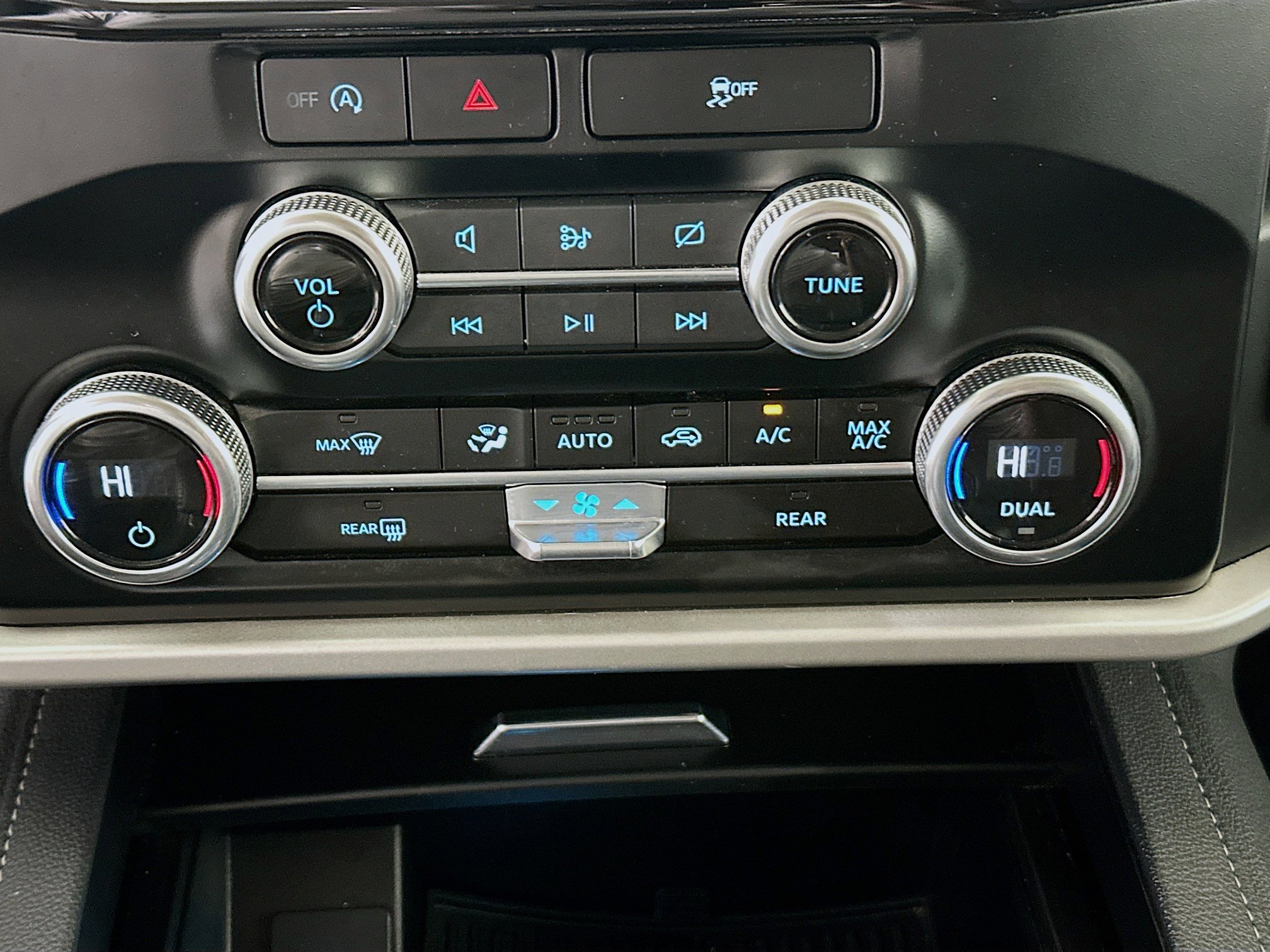 Used 2024 Ford Expedition Max XLT image 23