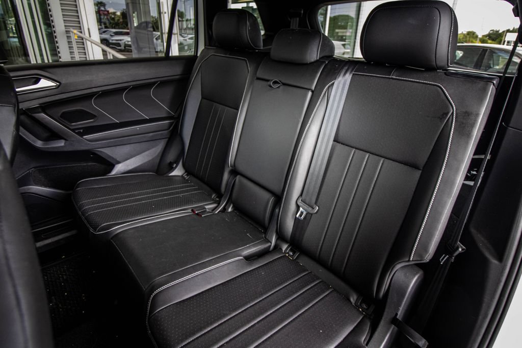 Certified 2023 Volkswagen Tiguan SE R-Line FWD image 27