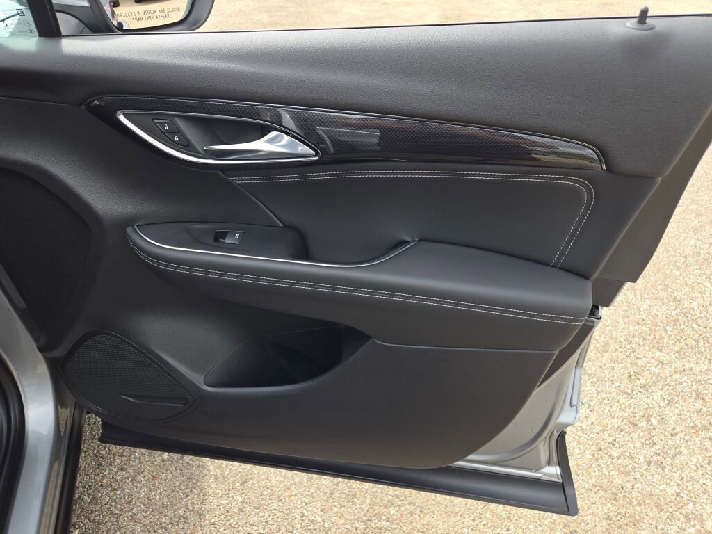 Used 2023 Buick Envision Essence image 6