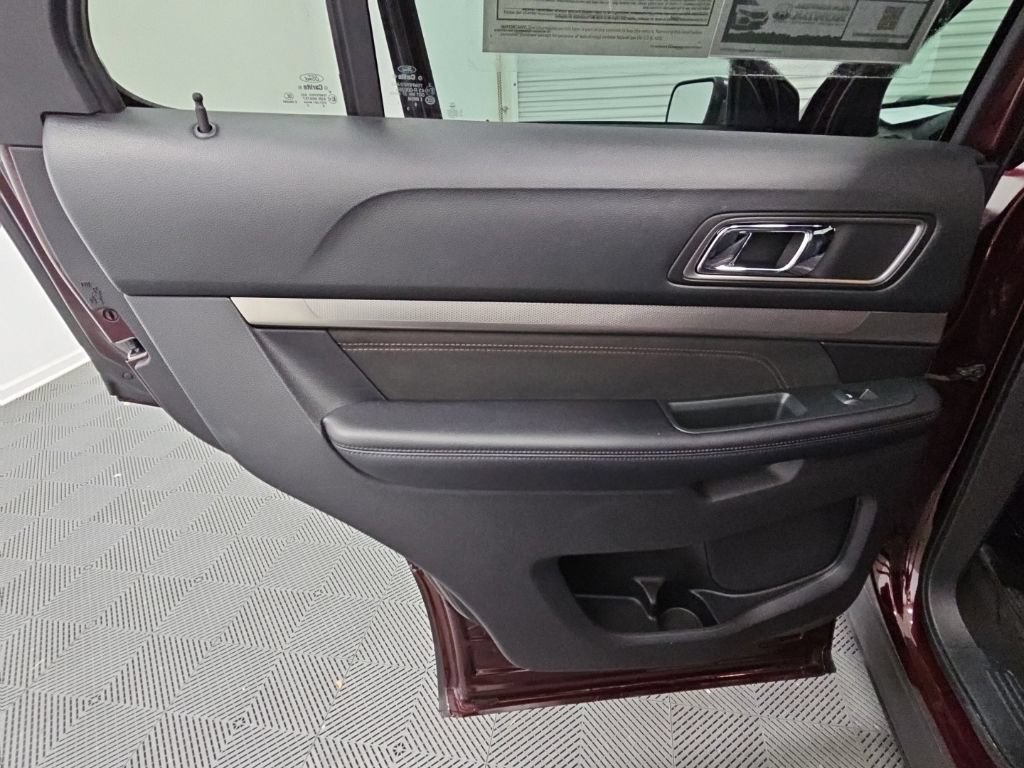 Used 2018 Ford Explorer XLT w/ Equipment Group 202A FWD image 36