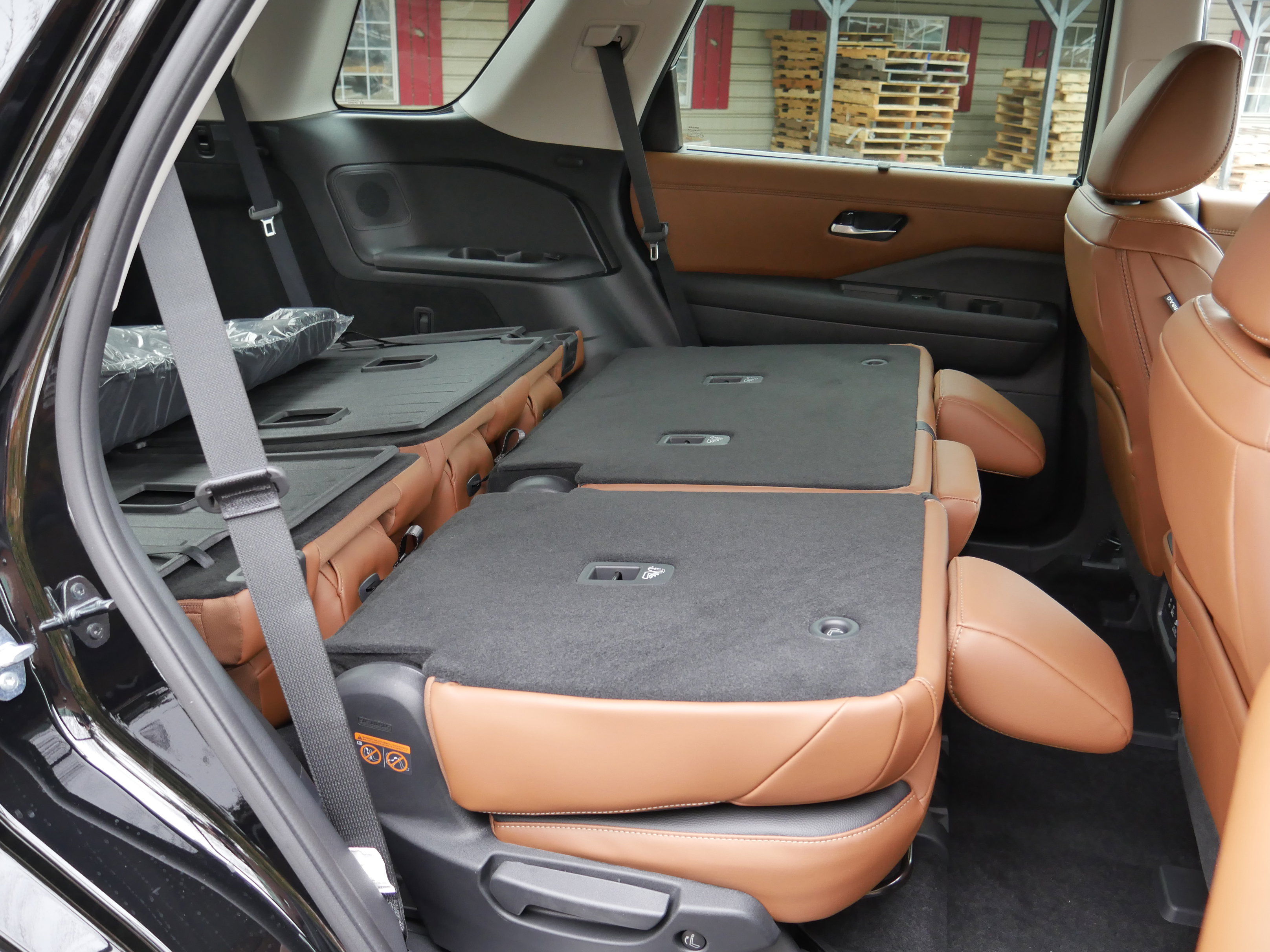 Certified 2025 Nissan Pathfinder Platinum w/ Cargo Package image 32