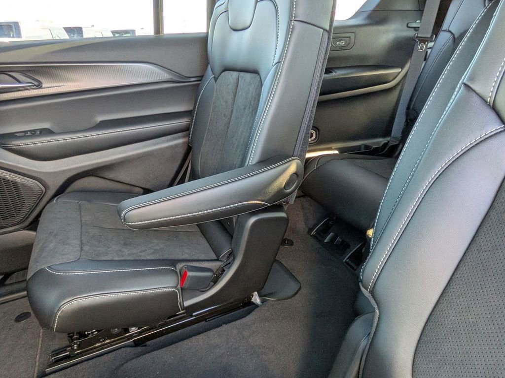 New 2025 Jeep Grand Cherokee L Altitude image 33