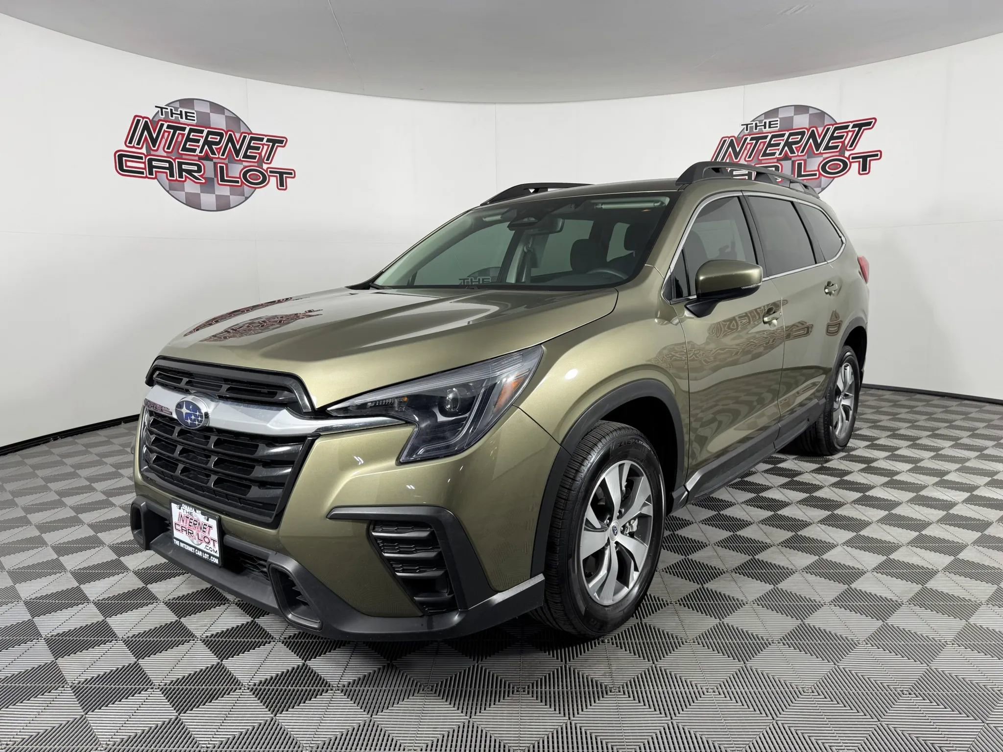 Used 2024 Subaru Ascent Premium w/ Convenience Package image 3