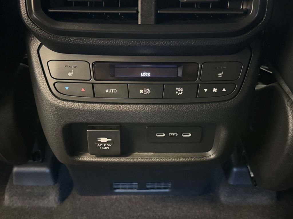 Used 2025 Honda Pilot Black Edition image 20