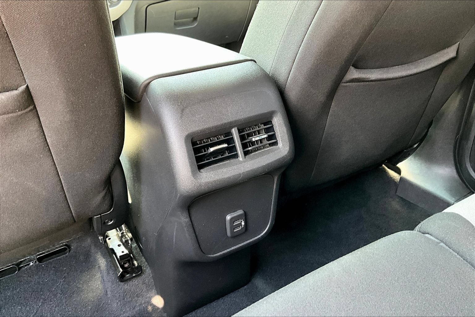 Used 2020 Chevrolet Equinox LT w/ Driver Convenience Package AWD/4WD image 9