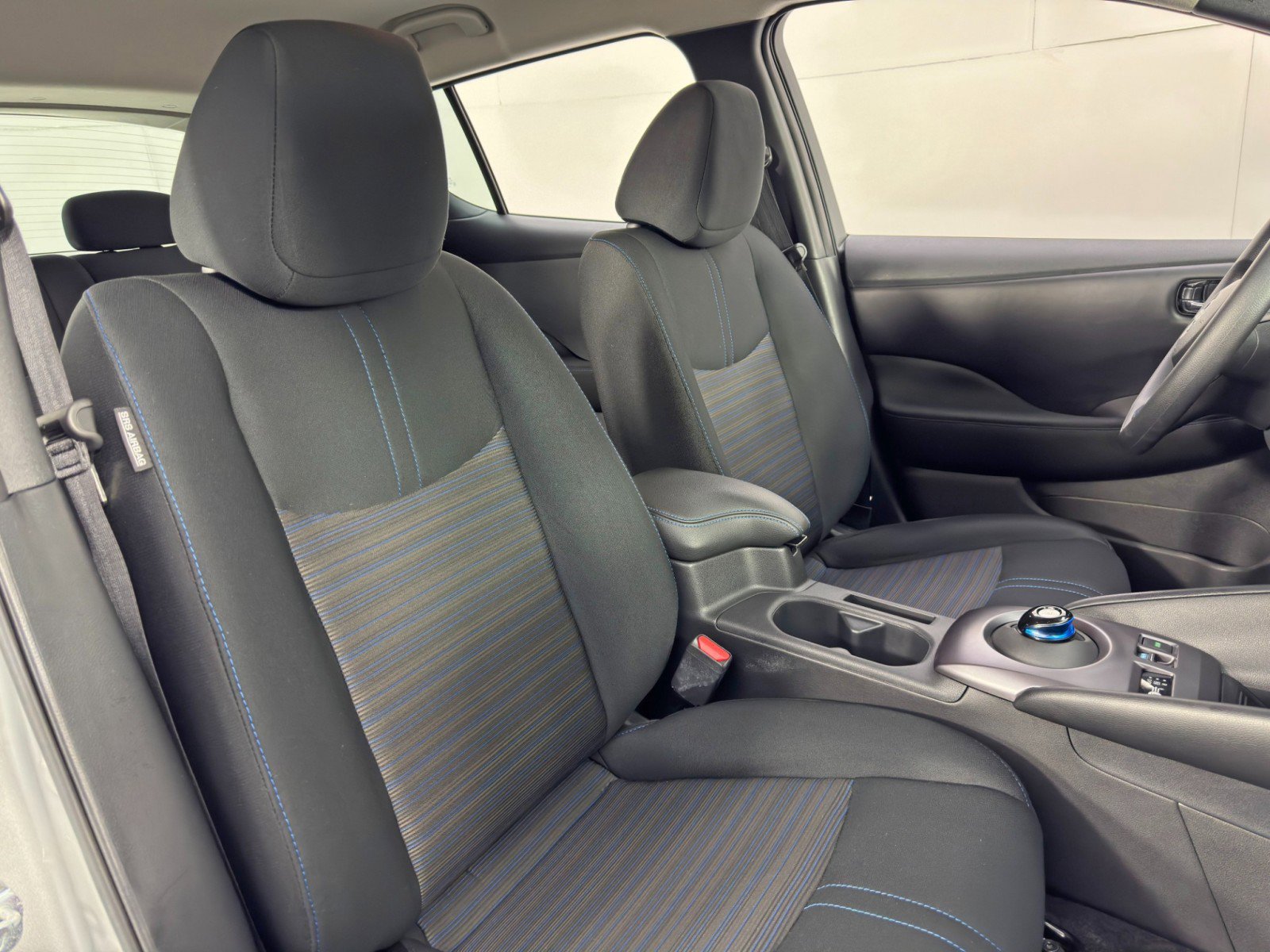 Used 2025 Nissan Leaf S image 29