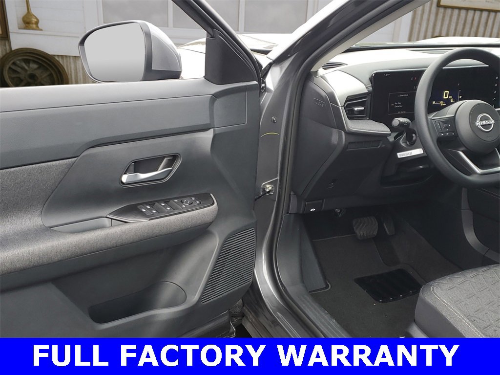 Used 2025 Nissan Kicks SV w/ SV Premium Package image 14