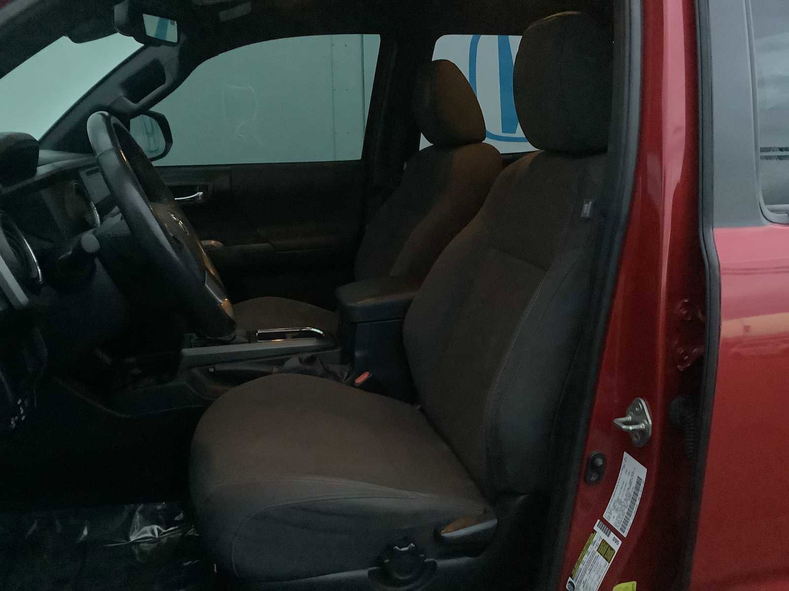 Used 2018 Toyota Tacoma TRD Sport image 11