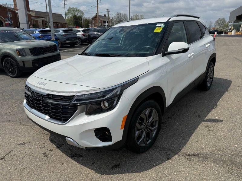 Certified 2024 Kia Seltos S image 3