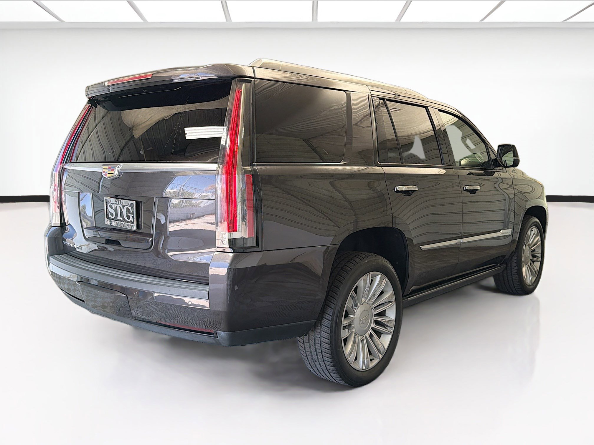 Used 2016 Cadillac Escalade Platinum AWD/4WD image 4