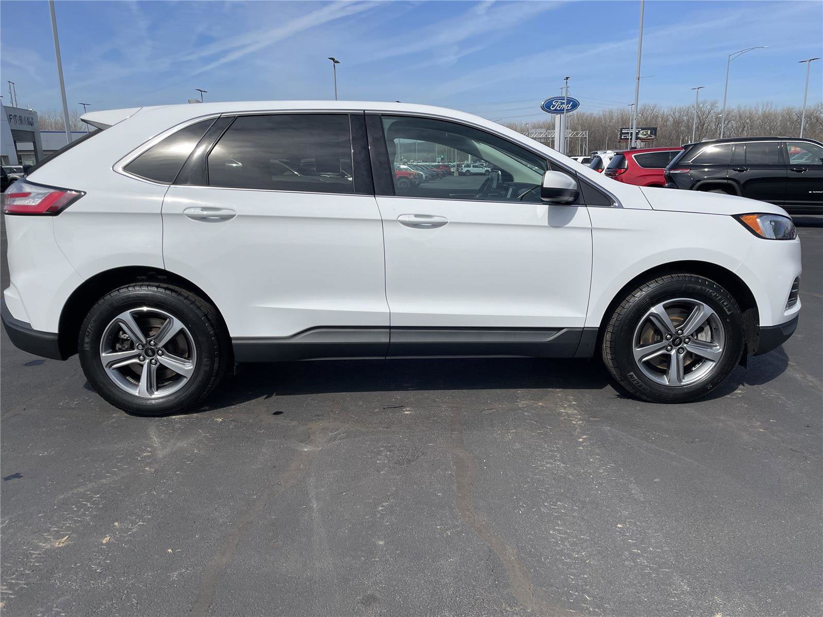 Used 2024 Ford Edge SEL w/ Convenience Package AWD/4WD image 3