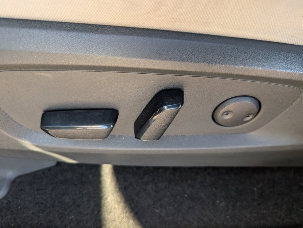 Used 2022 Nissan Pathfinder SV w/ SV Premium Package image 10