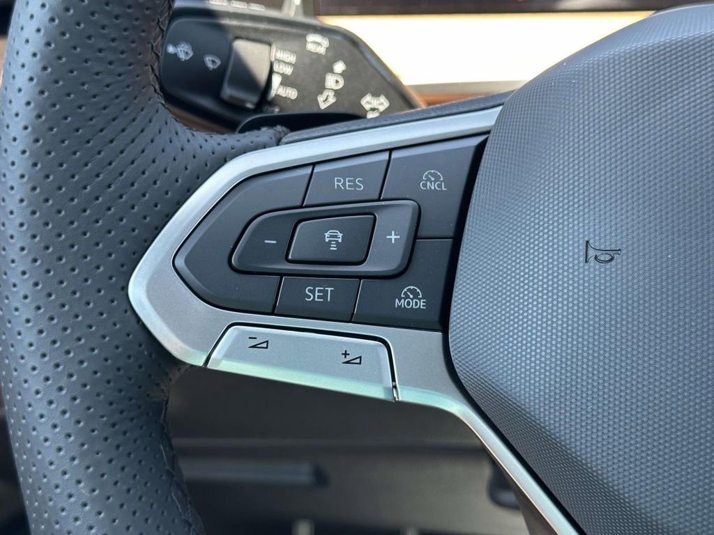 New 2026 Volkswagen Tiguan SEL R-Line AWD/4WD image 18