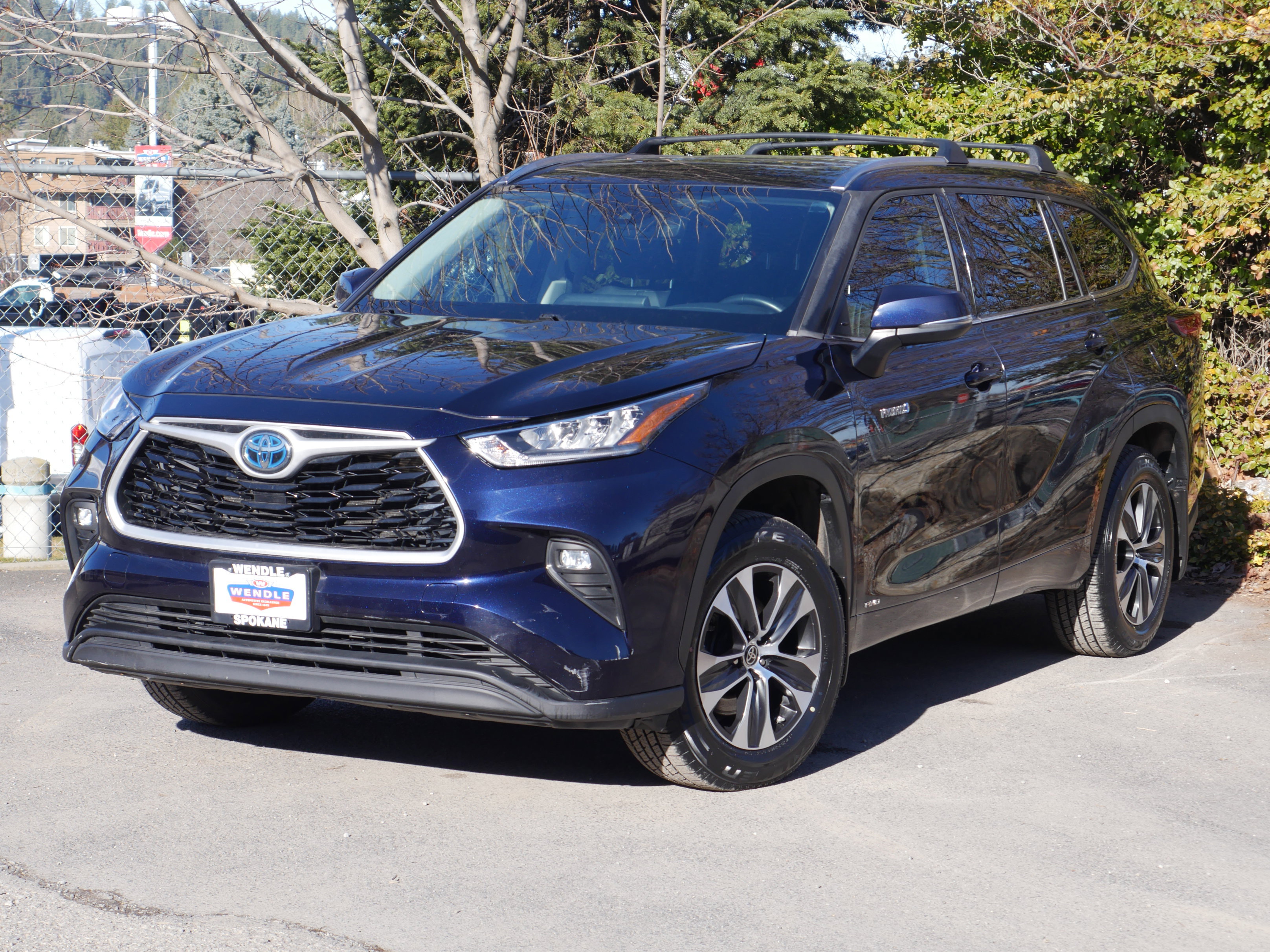 Used 2020 Toyota Highlander XLE AWD/4WD image 2