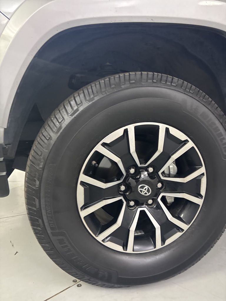 Used 2020 Toyota Tacoma TRD Sport w/ TRD Premium Sport Package image 9