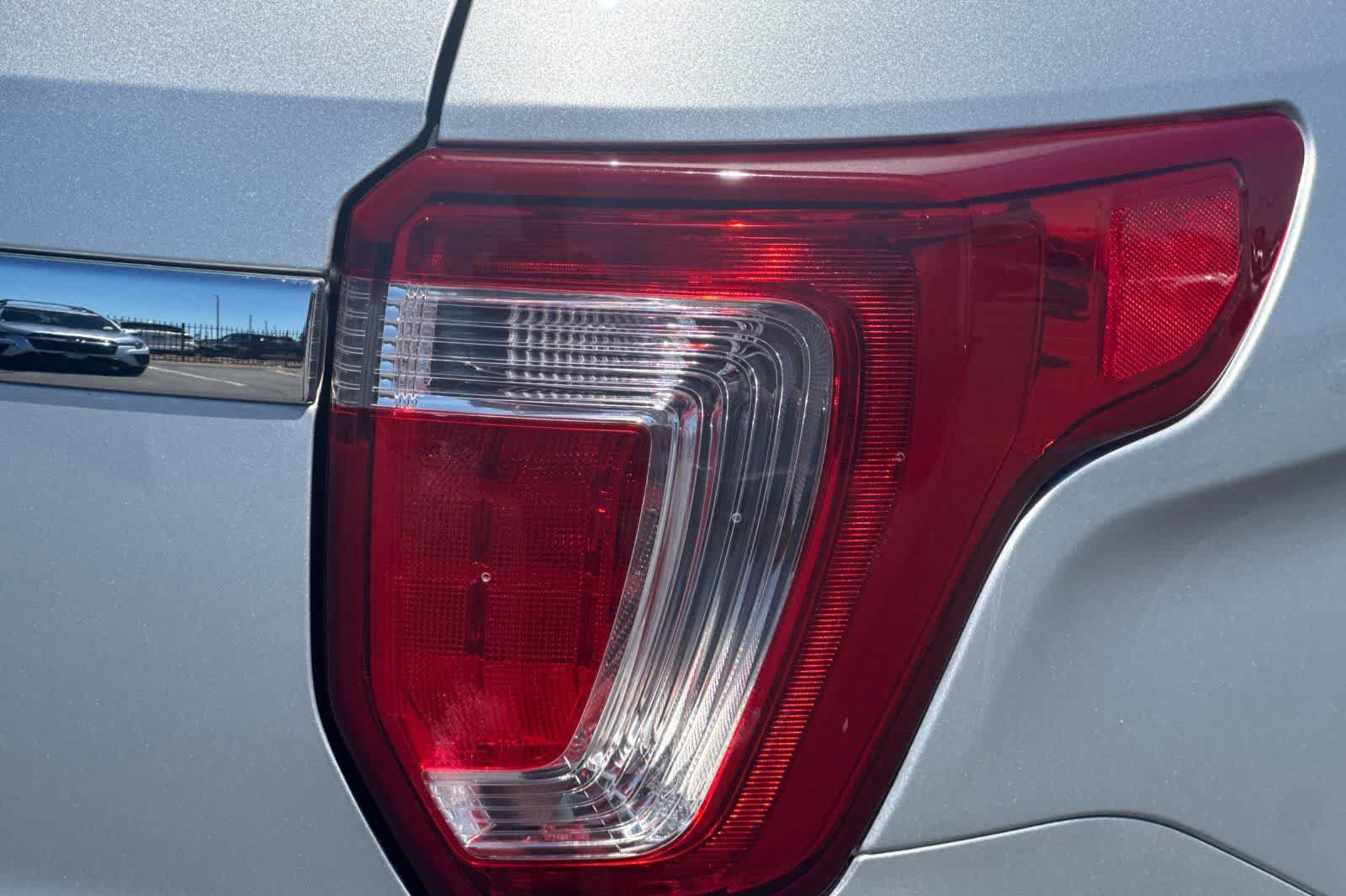 Used 2018 Ford Explorer XLT FWD image 27