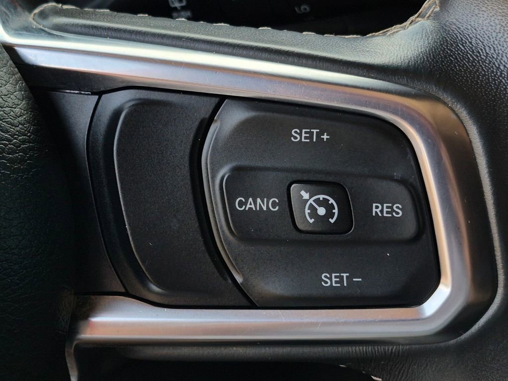 Used 2018 Jeep Wrangler Unlimited Sahara AWD/4WD image 19