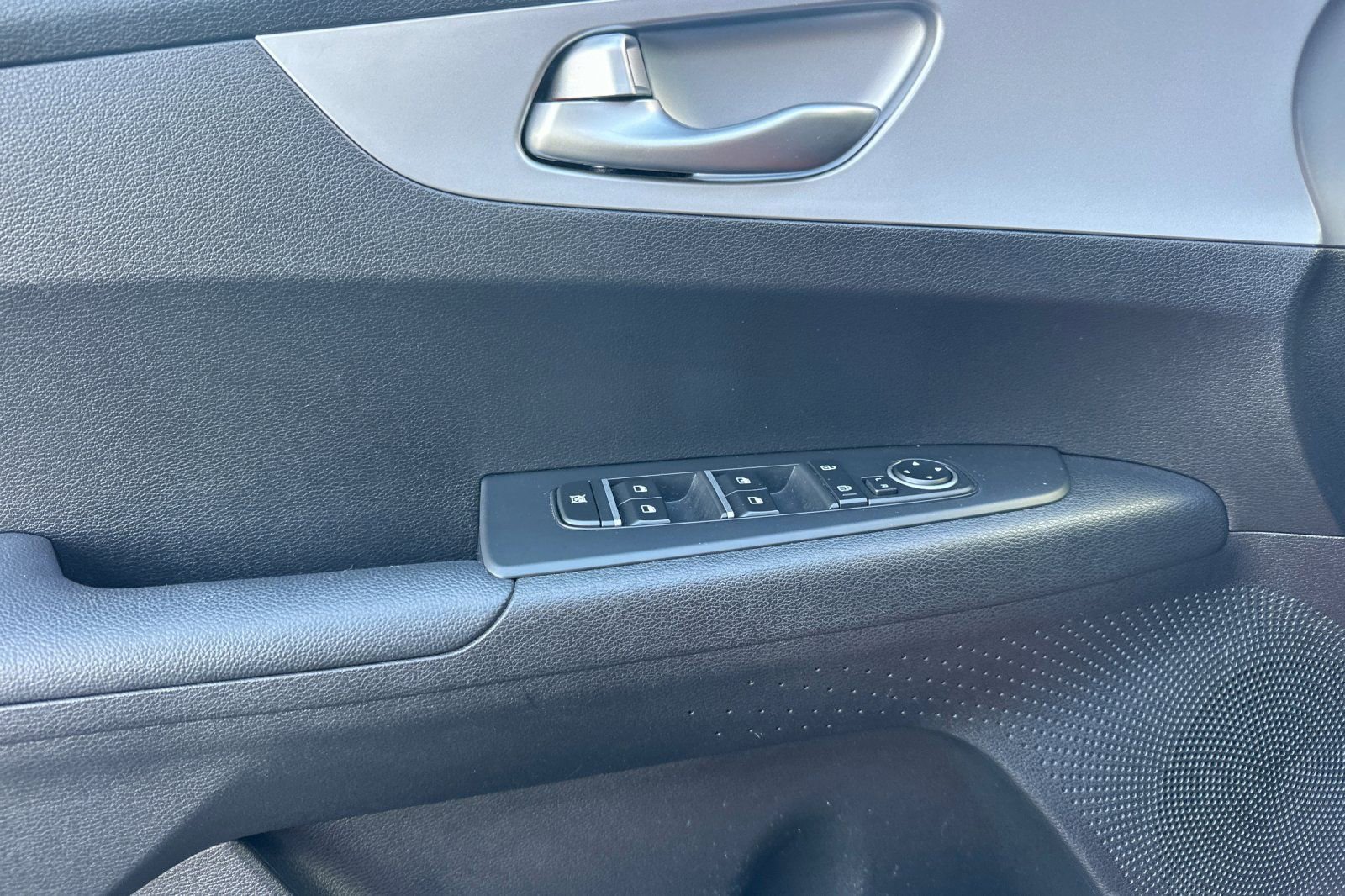 Used 2023 Kia Forte LXS w/ LXS Technology Package image 12