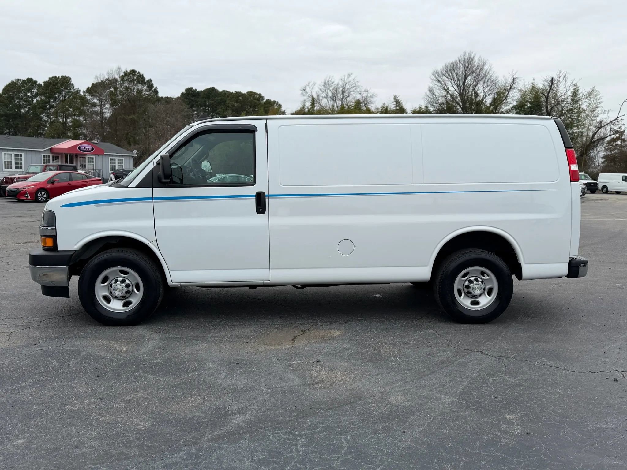 Used 2020 Chevrolet Express 2500 w/ Driver Convenience Package image 10