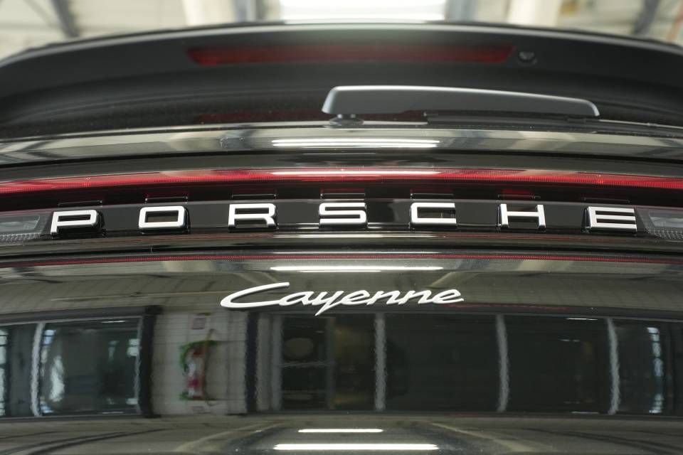 Certified 2025 Porsche Cayenne image 38