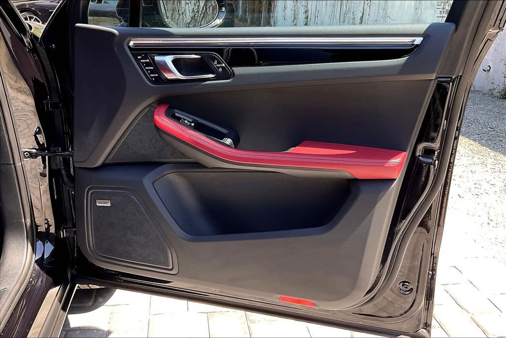 Certified 2025 Porsche Macan image 29