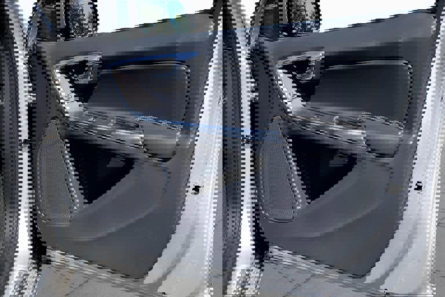 Used 2016 Volvo V60 T5 Premier w/ Convenience Package image 21